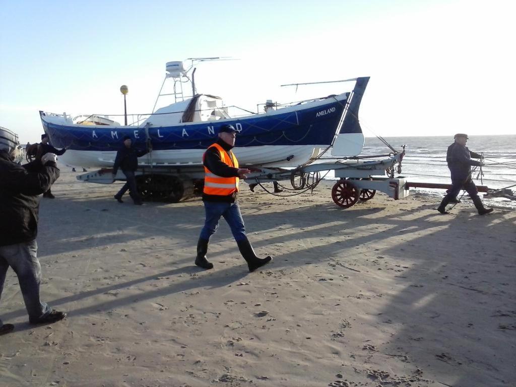 'T Strandhuys En De Vuurtoren, Met Eigen Keuken, Zonnig Terras Nabij Dorp, Duinen En Strand, Incl Verwarmd Binnen Zwembad 홀륌 외부 사진